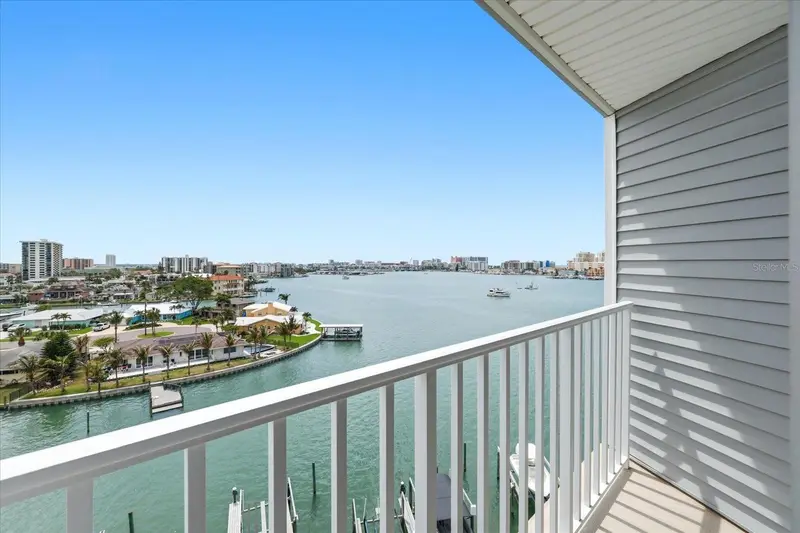 610 Island Way #607, FL