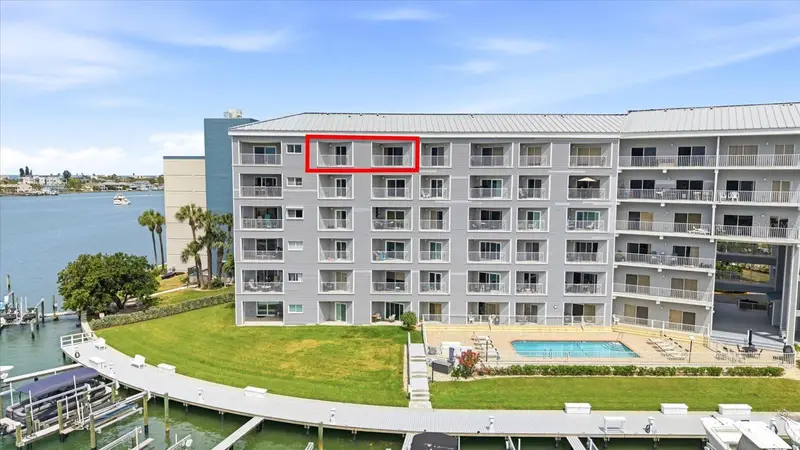 610 Island Way #607, FL