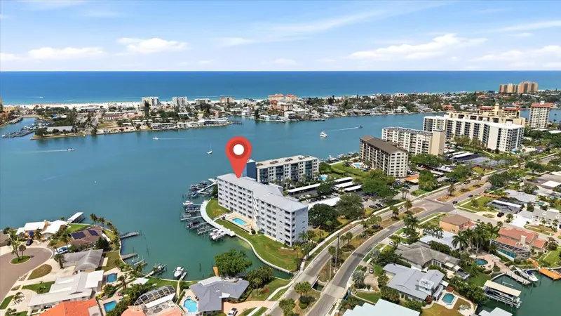 610 Island Way #607, FL