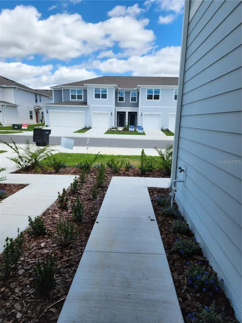 2714 Fetching Trl, FL