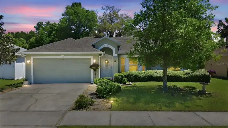 923 Cascades Park Trl, FL