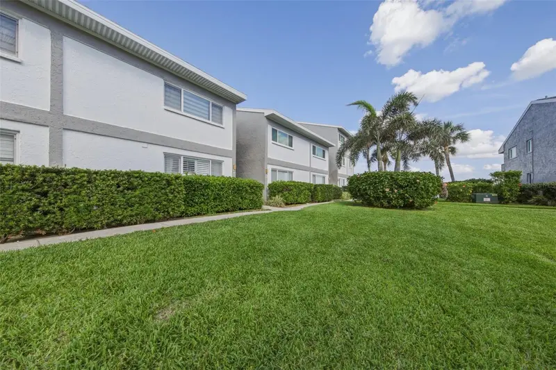 1351 Gulf Blvd #202, FL