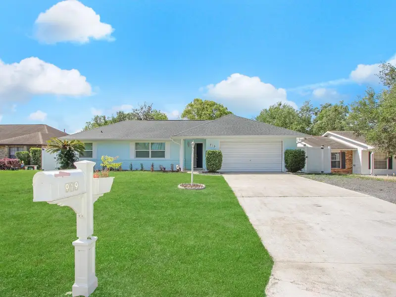 919 Sylvia Dr, FL