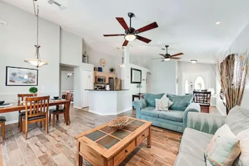 768 Majesty Dr, FL