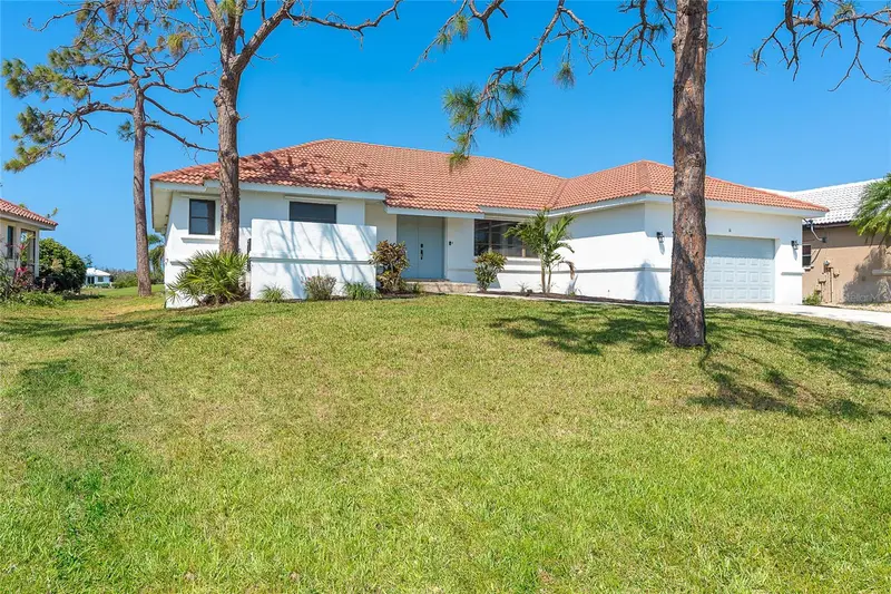 16 Leeward Dr, FL