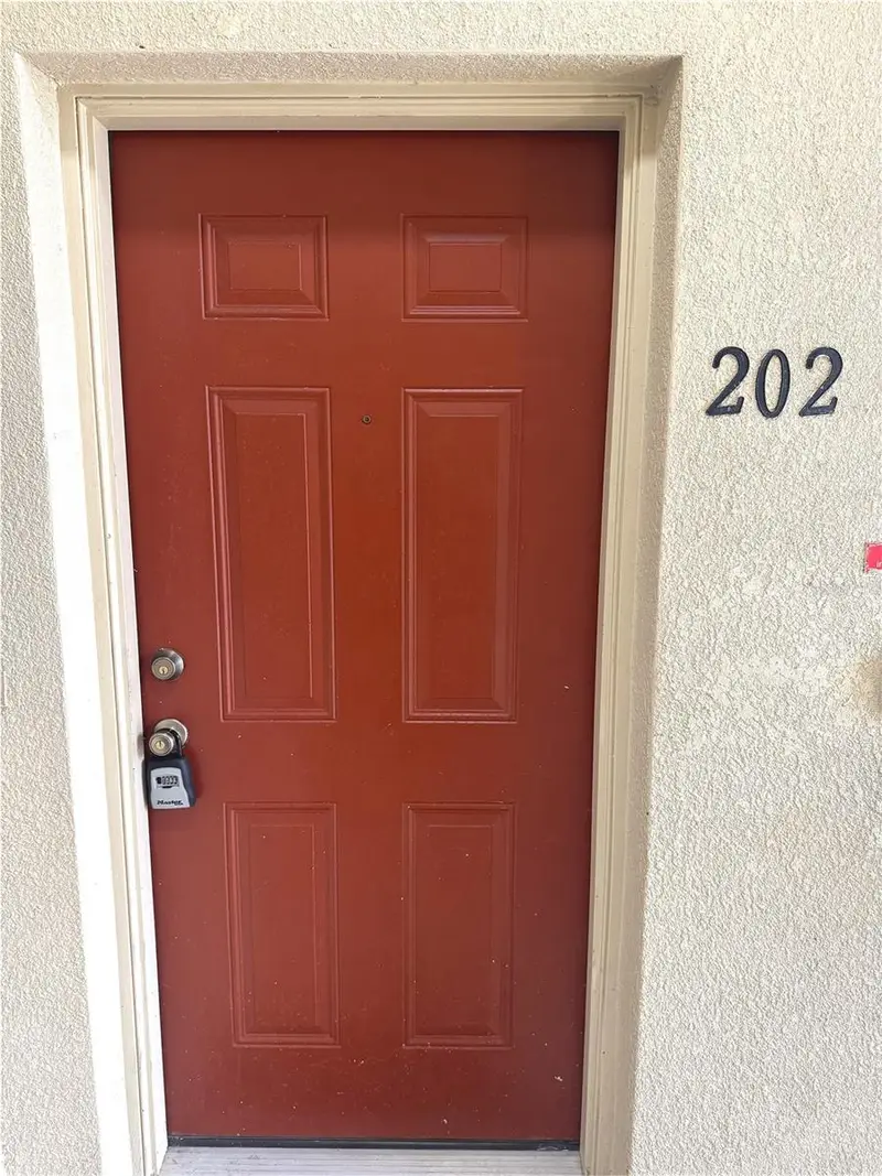 9621 Lakedale Way #202, FL