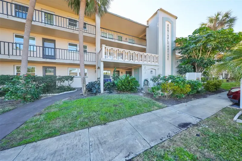 11700 Park Blvd #209, FL
