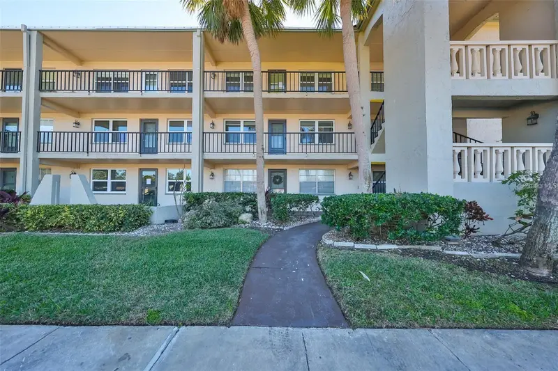 11700 Park Blvd #209, FL