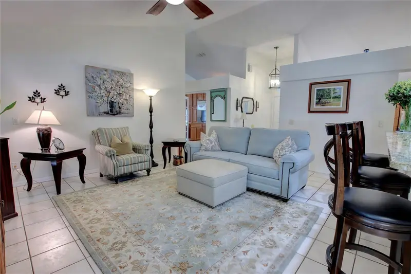 301 Oak Leaf Cir, FL