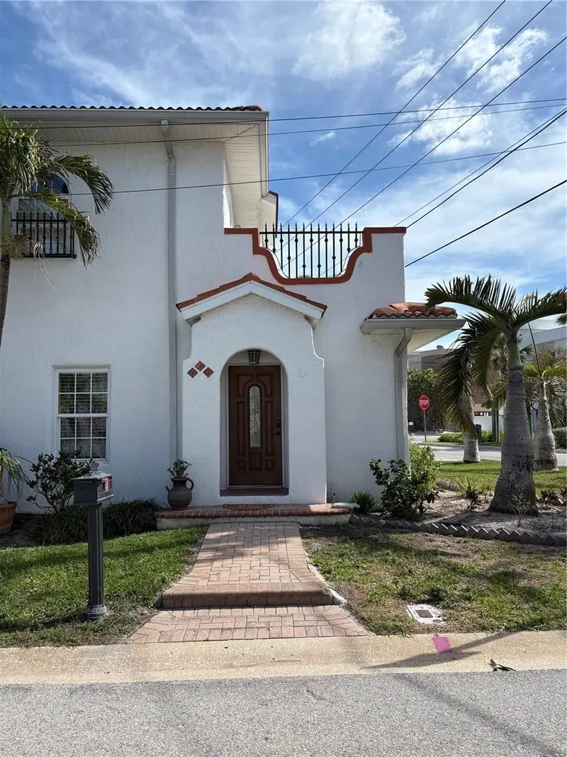 101 E Bay Dr, FL