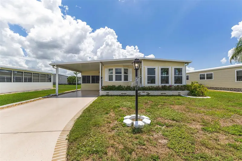 716 Sanchez Cir, FL