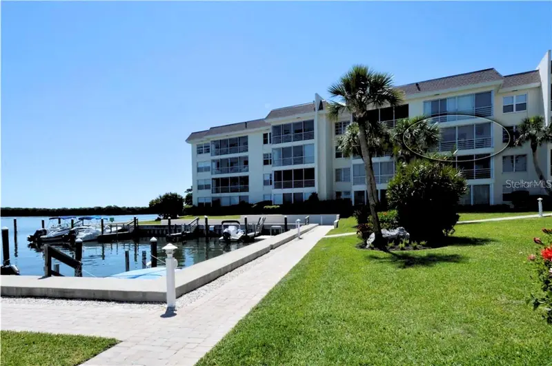 600 Sutton Pl #B302, FL