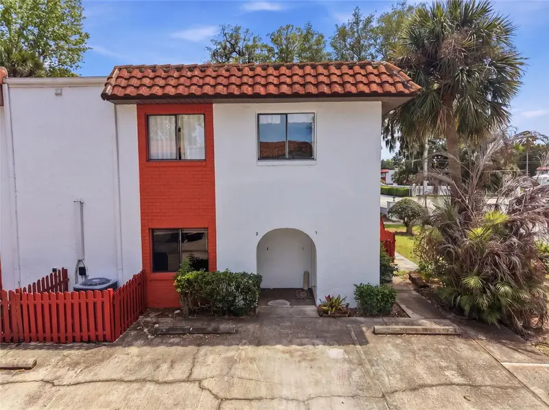 910 Big Tree Rd #202, FL