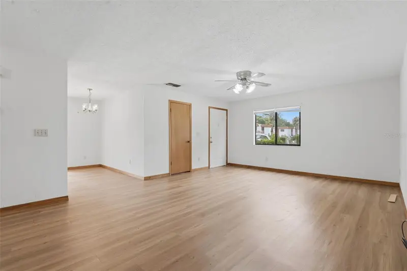910 Big Tree Rd #202, FL