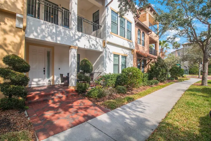 4884 Yacht Club Dr, FL