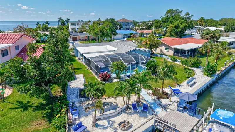 563 Lewis Blvd Se, FL