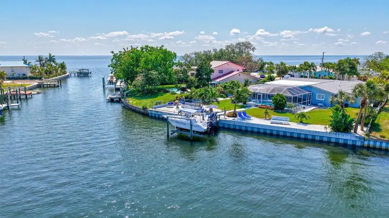 563 Lewis Blvd Se, FL
