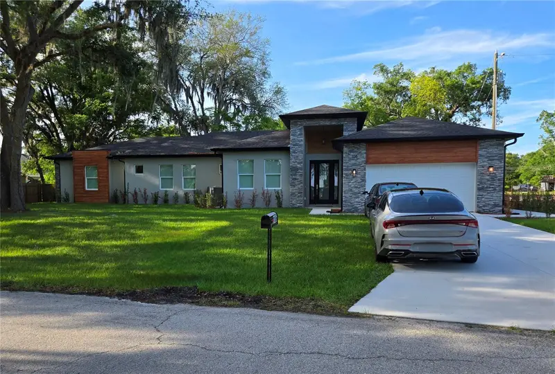 106 Lake Dr, FL