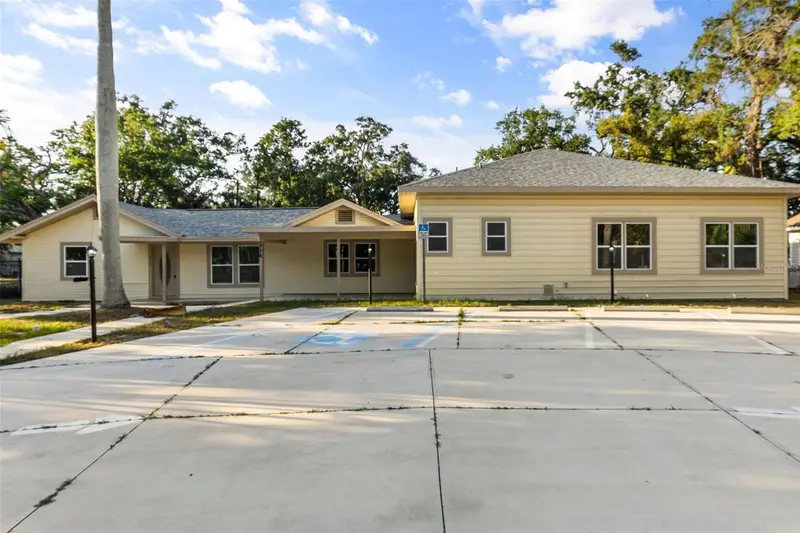 2726 6th Ave W, FL