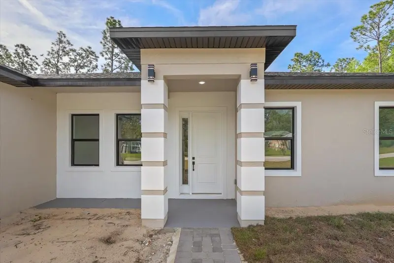 8677 N Circular Way, FL