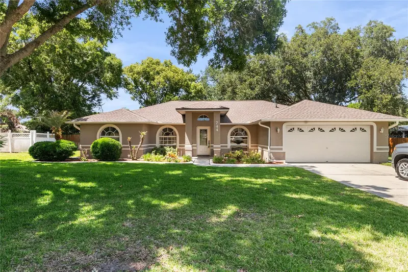 744 Cedar Knoll Dr N, FL