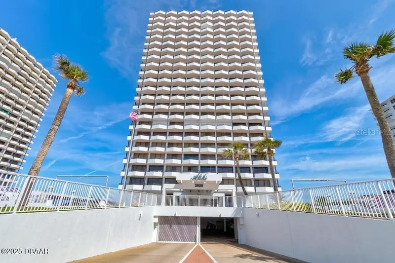 2828 N Atlantic Ave #303, FL