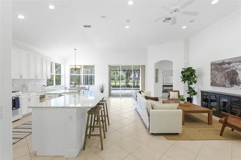 711 Foggy Morn Ln, FL