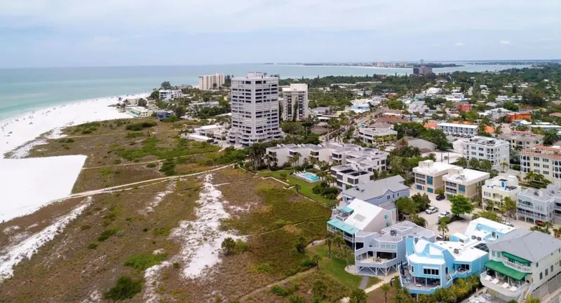 749 Siesta Dr, FL