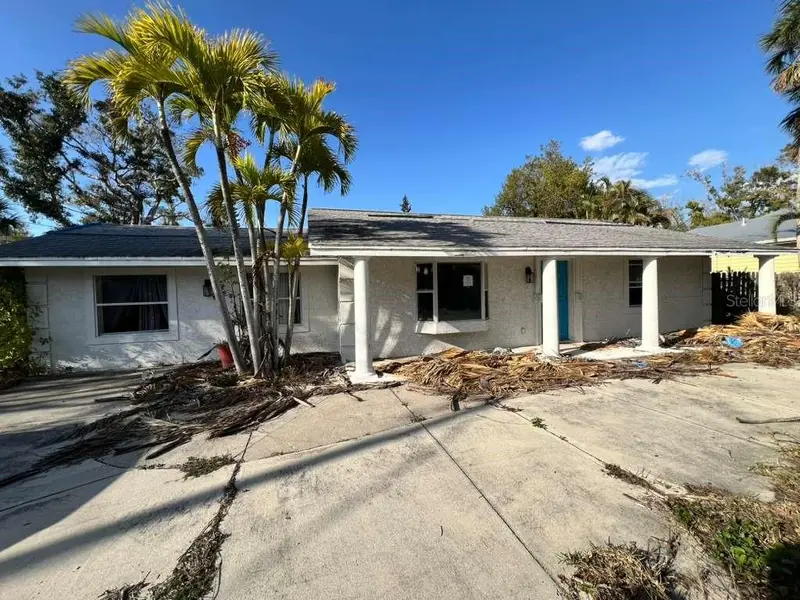 749 Siesta Dr, FL