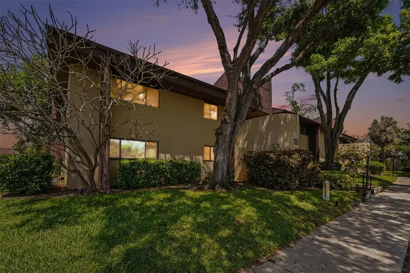 10755 Village Club Cir N #101, FL