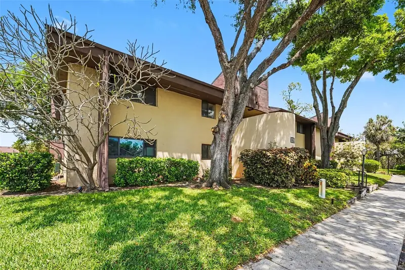 10755 Village Club Cir N #101, FL