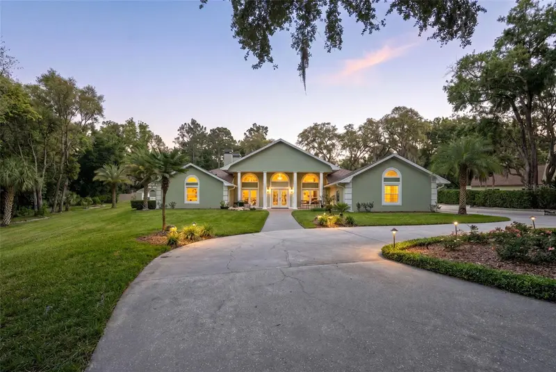 811 Greenshire Ct, FL