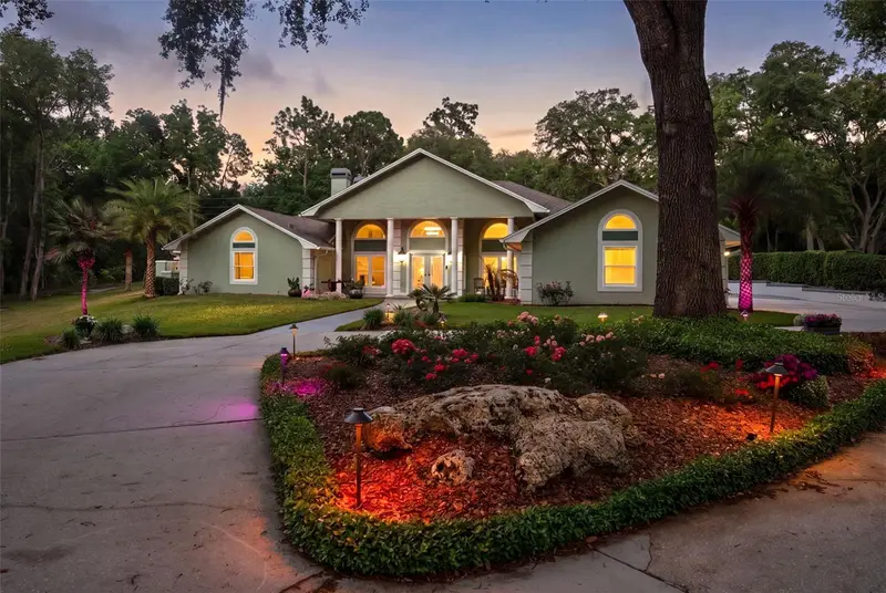 811 Greenshire Ct, FL