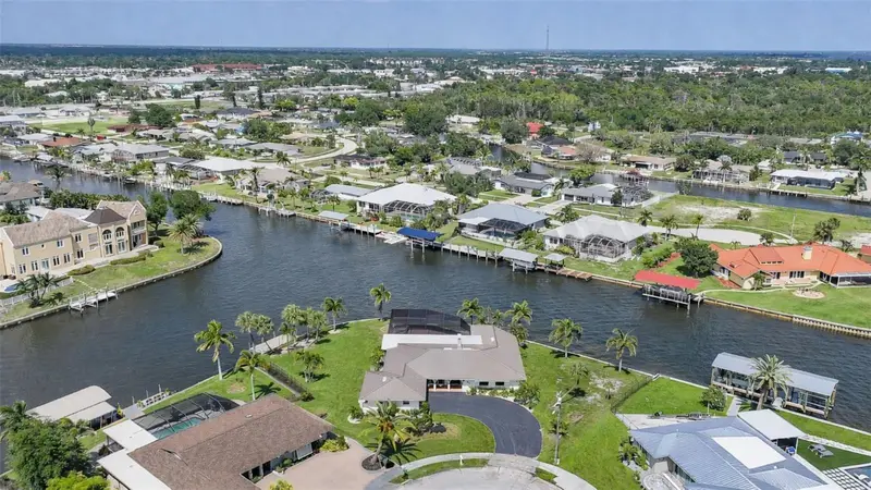 374 Severin Rd Se, FL