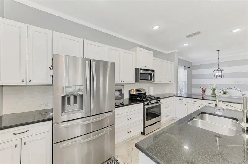 5008 Mission Park Ln, FL