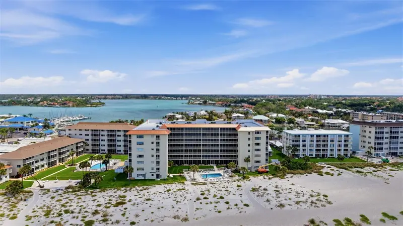 1150 Tarpon Center Dr #3d, FL