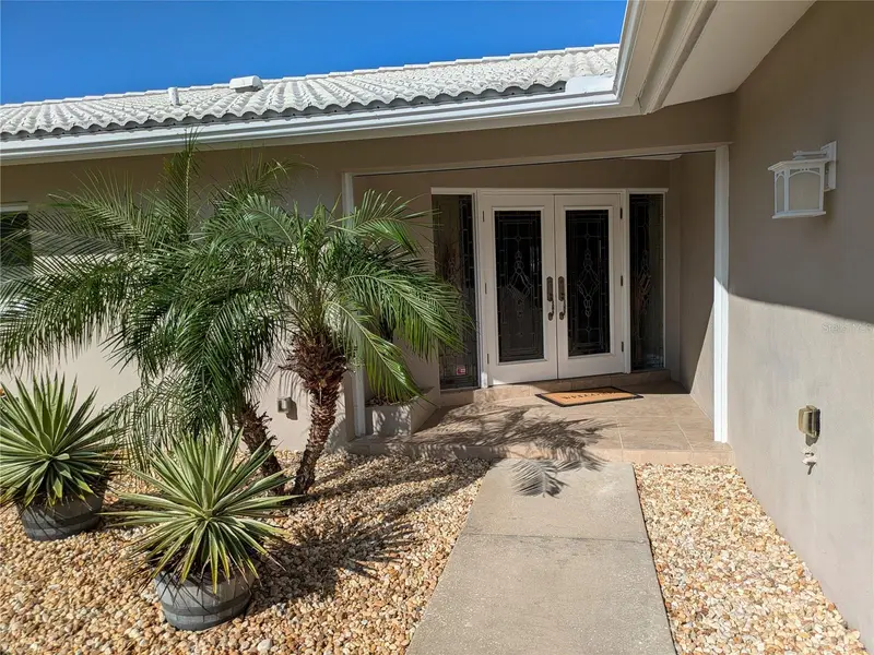 212 Poinciana Ln, FL