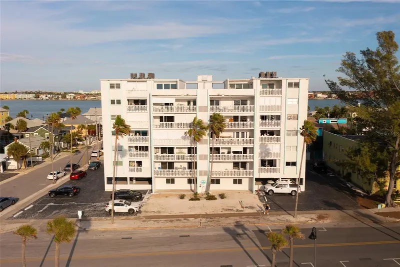 403 Gulf Way #304, FL