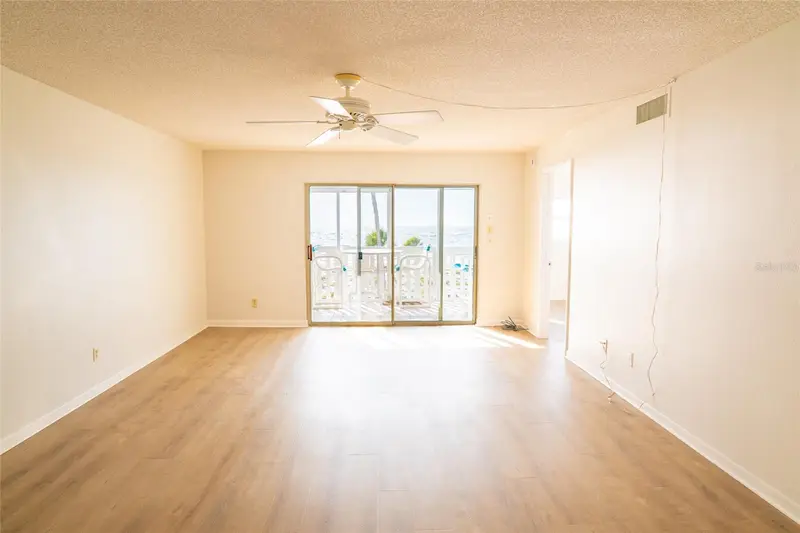 403 Gulf Way #304, FL