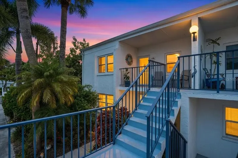 755 Village Cir #203, FL