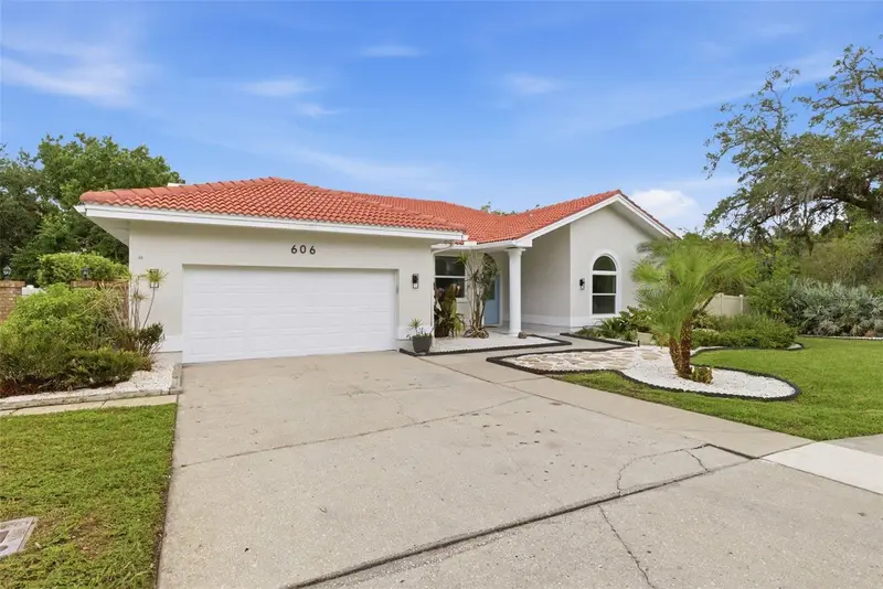 606 Tomoka Dr, FL