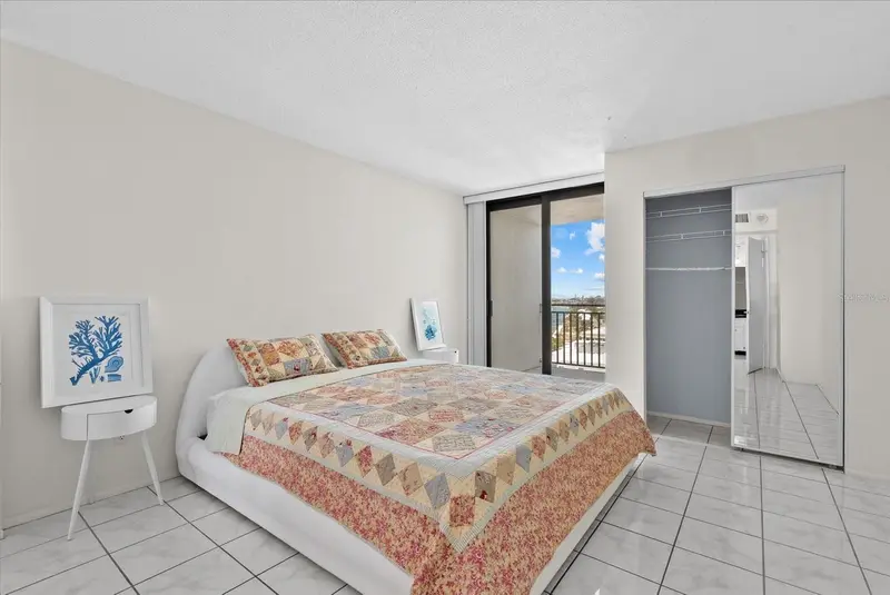 4822 Ocean Blvd #11e, FL