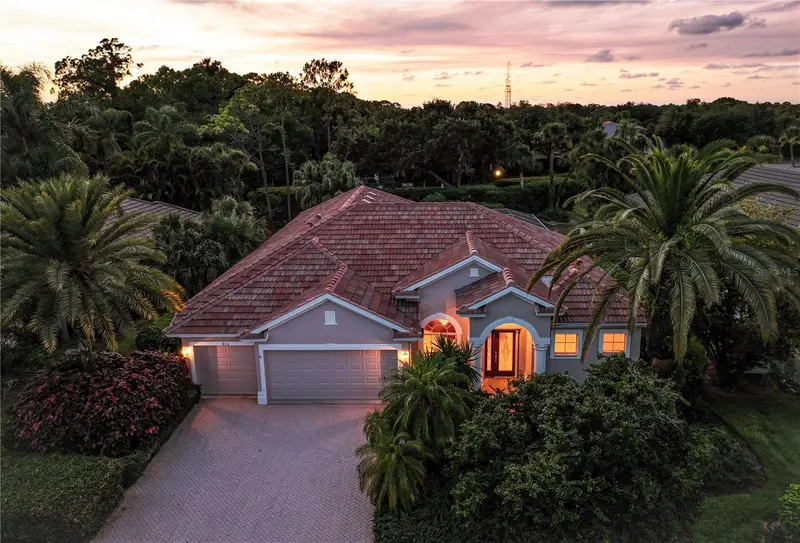816 Shadow Bay Way, FL