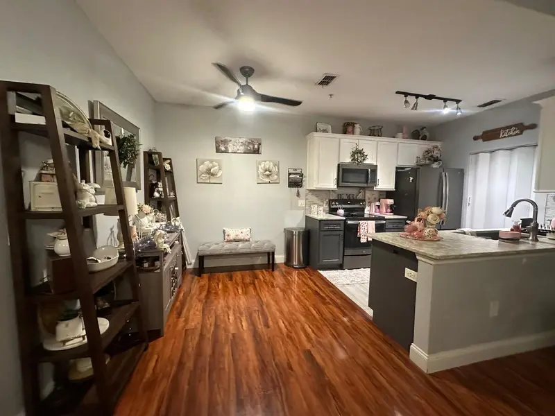 875 Grand Regency Pt #203, FL