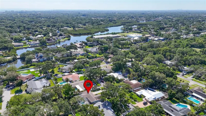 1894 Oakdale Ln N, FL