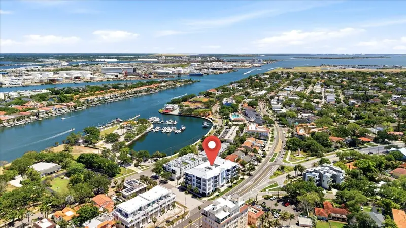 91 Davis Blvd #303, FL
