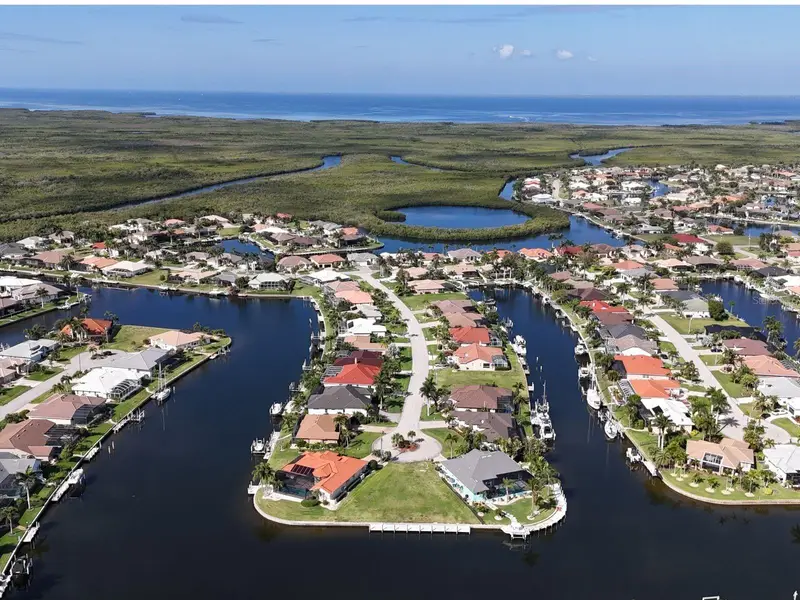 402 Valletta Ct, FL