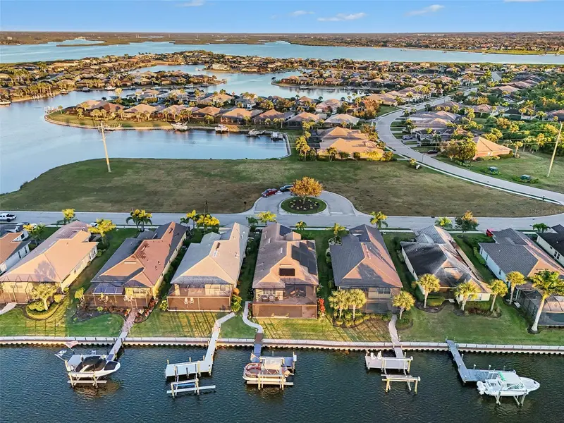 1018 Overlook Ct, FL
