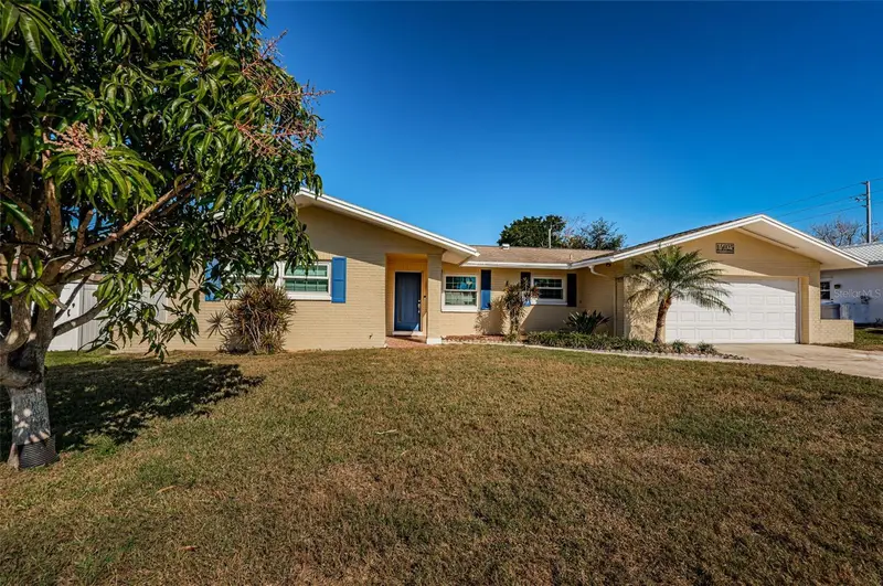 14025 Yacht Club Blvd, FL