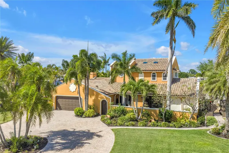 3945 Poinsettia Dr, FL